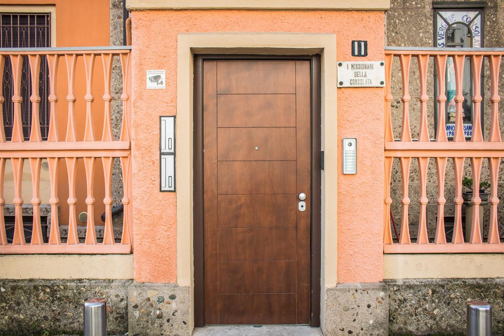 Rrrapido Holy Suites And Rooms - Via Sardegna Милан Экстерьер фото