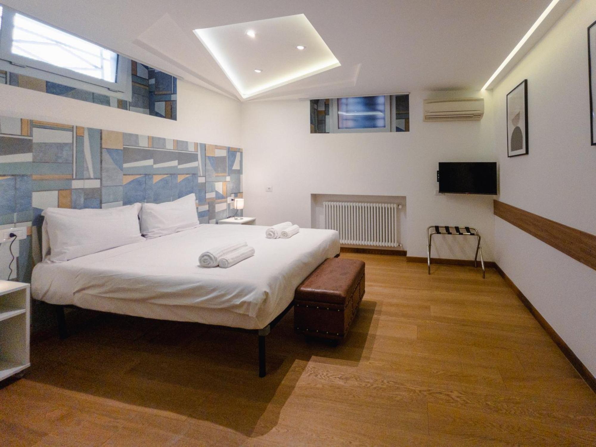 Rrrapido Holy Suites And Rooms - Via Sardegna Милан Экстерьер фото